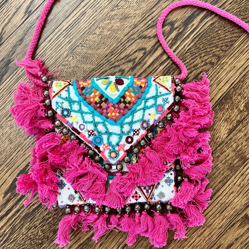 SHASHI Multi Color Purse - Picture 3 of 3